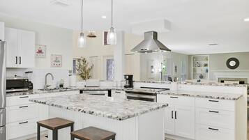 Casa Comfort, letti multipli, piscina privata | Cucina privata