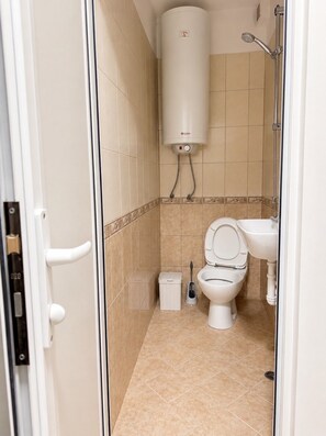 Hair dryer, towels, soap, toilet paper -     Green Nest | Cozy 1-Bedroom Apartment in Burgas (Burgas)