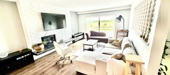 Cozy sunny 3 bedroom
Located directly across from the Southlands community