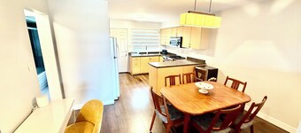 Cozy sunny 3 bedroom 
Located directly across from the Southlands community