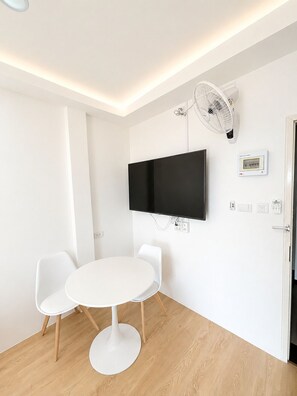 Studio | Dining - J hondo Apartment (Mueang District)