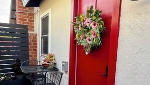 Outdoor dining - NEW! Country Club Studio in Escondido, CA (Escondido)