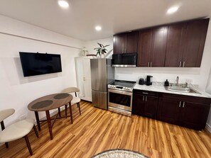 Private kitchen - NEW! Country Club Studio in Escondido, CA (Escondido)