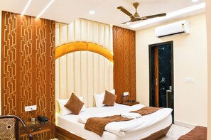 Deluxe Double Room, Air conditioning | Hypo-allergenic bedding, desk, soundproofing, free WiFi - Hotel Brij Inn Mathura (Mathura)
