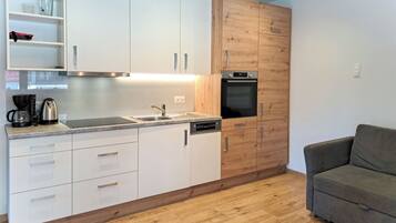 Fridge, oven, cookware/dishes/utensils