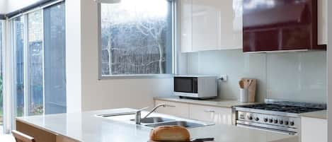 Coffee/tea maker, fridge, microwave, oven