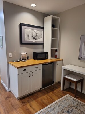Interior - Charming Beltline Townhouse Studio (Calgary)