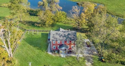 The Farmhouse Estate: 40 Acres of Serenity & Scenic Horse Views