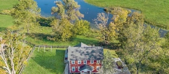 The Farmhouse Estate: 40 Acres of Serenity & Scenic Horse Views