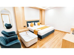 Allergikerbettwaren, Schreibtisch, schallisolierte Zimmer