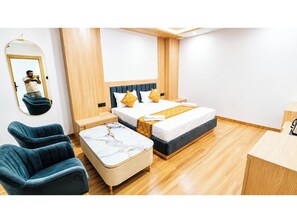 Allergikerbettwaren, Schreibtisch, schallisolierte Zimmer