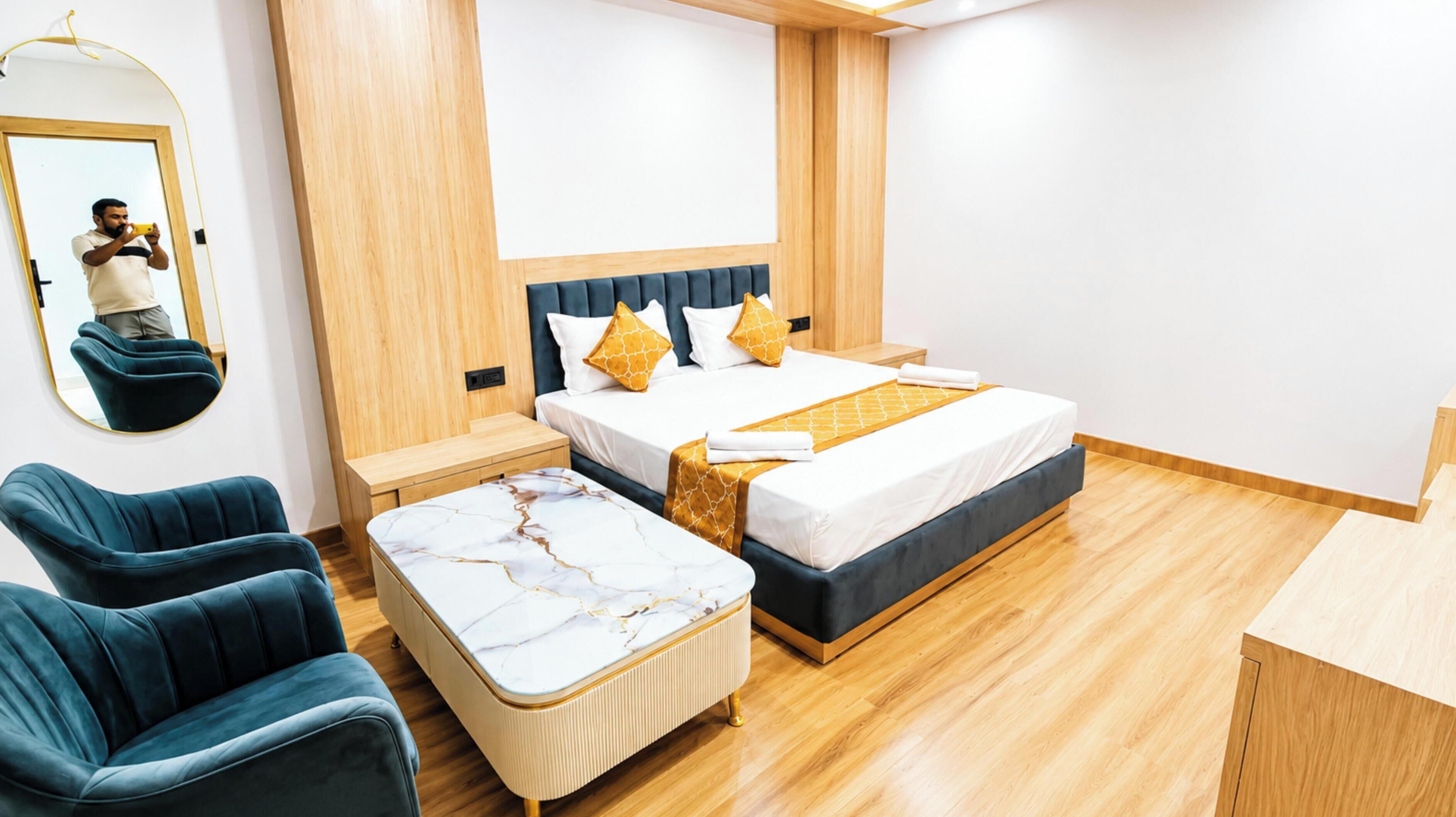 Peralatan tempat tidur hipoalergenik, meja, kalis bunyi, Wi-fi percuma 