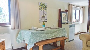 Dining - Walnut Tree - UK52235 (Horning)