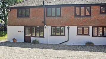 Exterior | Walnut Tree - Thurnefield Holiday Homes, Repps-with-Bastwick