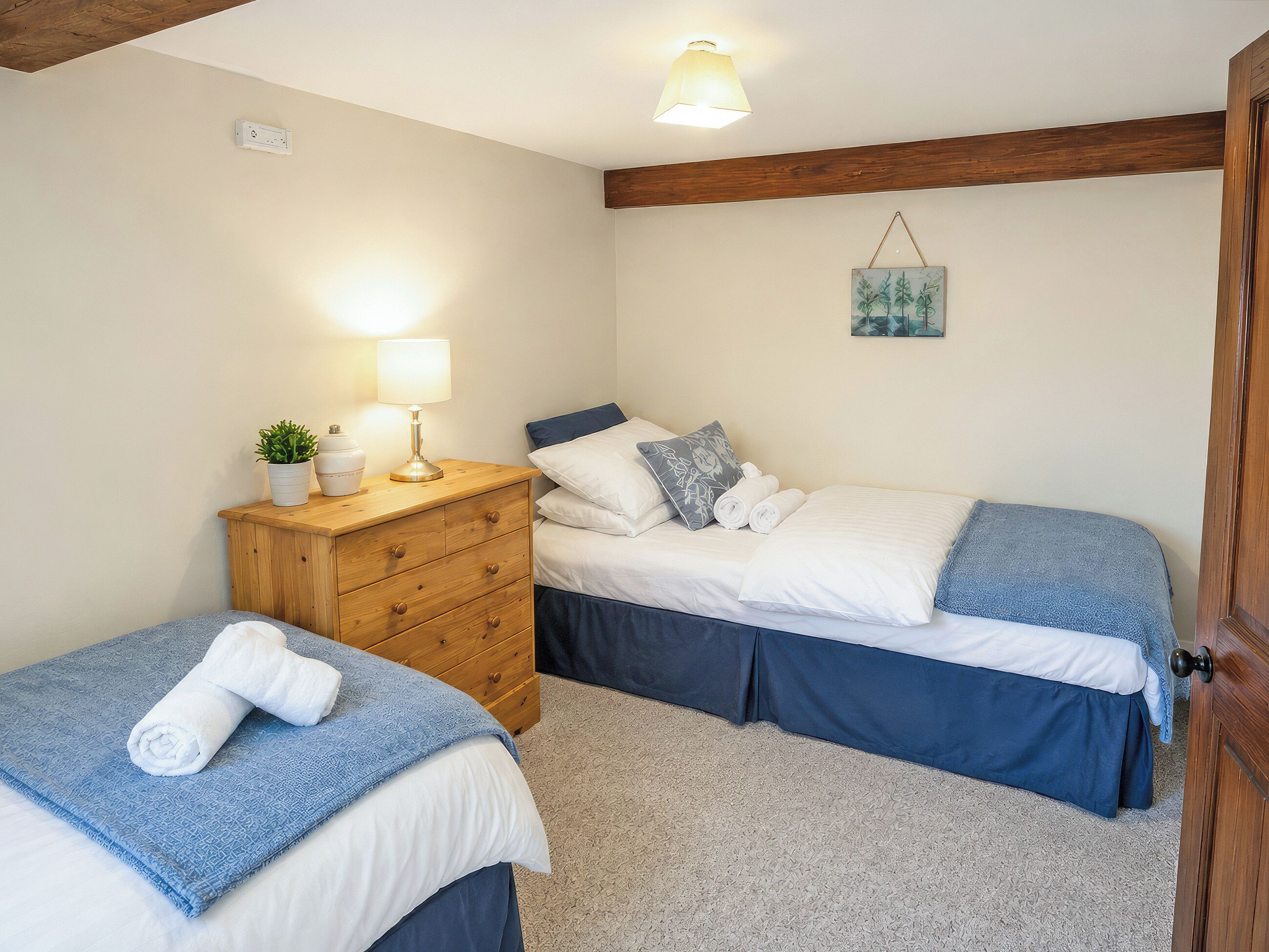 2 bedrooms, WiFi (free), bed sheets
