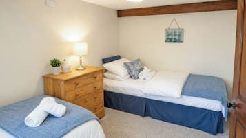 2 bedrooms, WiFi (free), bed sheets