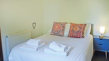 2 bedrooms, WiFi (free), bed sheets