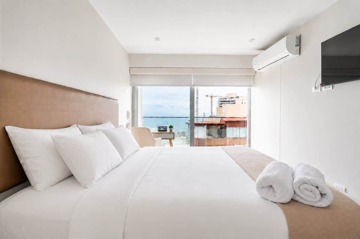 2 Schlafzimmer, Schreibtisch, Bügeleisen/Bügelbrett, Reisekinderbett