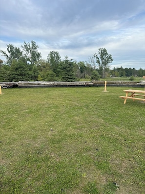 Outdoor dining - Waterfront Tenting Sites #33 (Lion's Head)