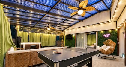 Tampa Bay Oasis: Hot Tub & Huge Covered Deck!