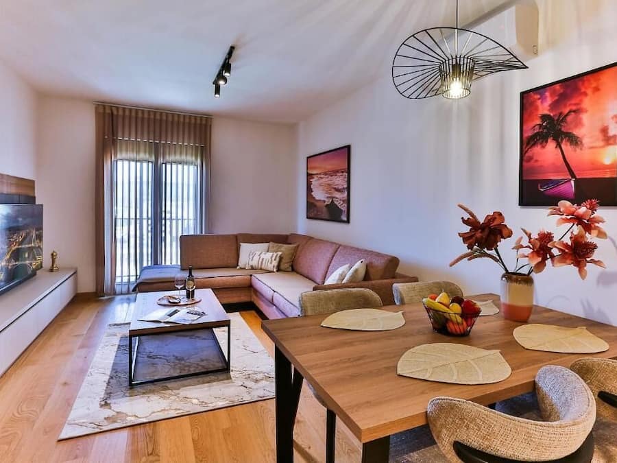 Standard Apartment, City View | Living area