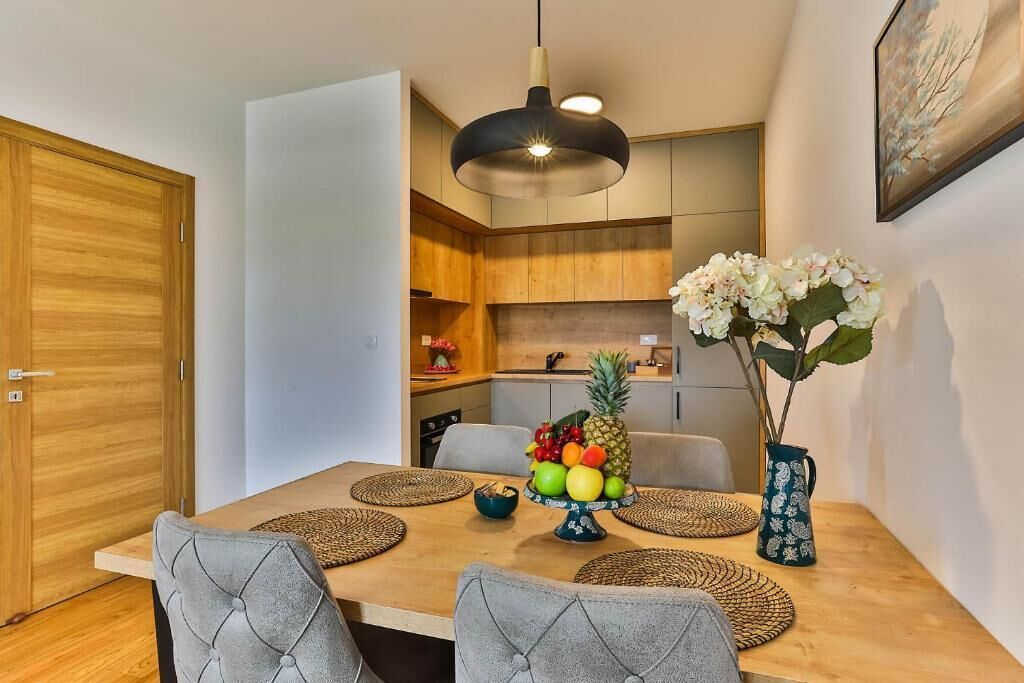 Basic Apartment, Balcony, City View | Dining