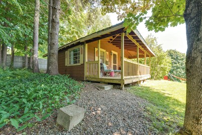 3 Mi to Hiking & Beaches: Rustic Maine Cabin