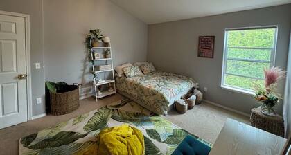 The Cozy Cottage - Stay Awhile!