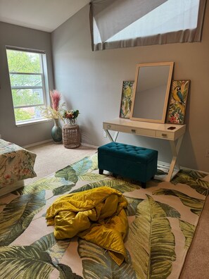 Iron/ironing board, WiFi, bed sheets - The Cozy Cottage - Stay Awhile! (Anchorage)