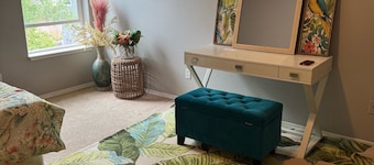 The Cozy Cottage - Stay Awhile!