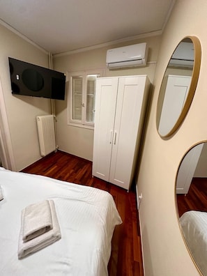 Soundproofing, iron/ironing board, WiFi (free) - Check Point - Acropolis Nest (Athens)