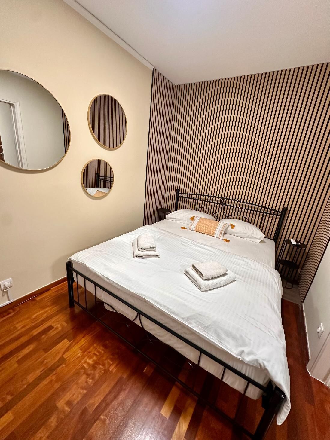 Standard Apartment, Balcony, Courtyard View | Soundproofing, iron/ironing board, WiFi (free)