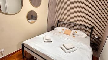 Standard Apartment, Balcony, Courtyard View | Soundproofing, iron/ironing board, WiFi (free)