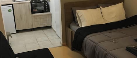 1 bedroom, iron/ironing board, Internet