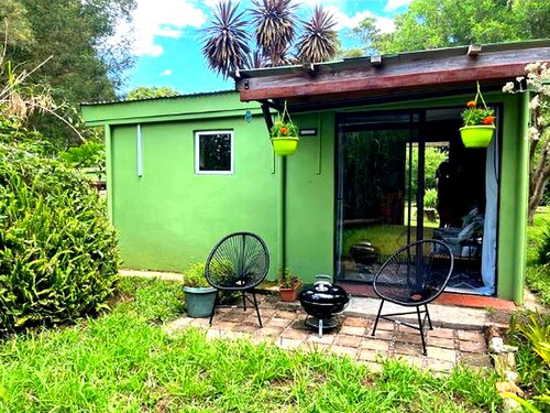 Cozy private cottage with garden views Fern grove