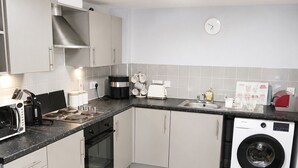 Refrigerador, microondas, horno, placa de cocina
