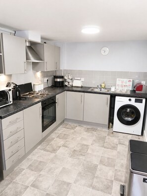 Private kitchen - Stylish Duplex in the Heart of Walsall (West Midlands)
