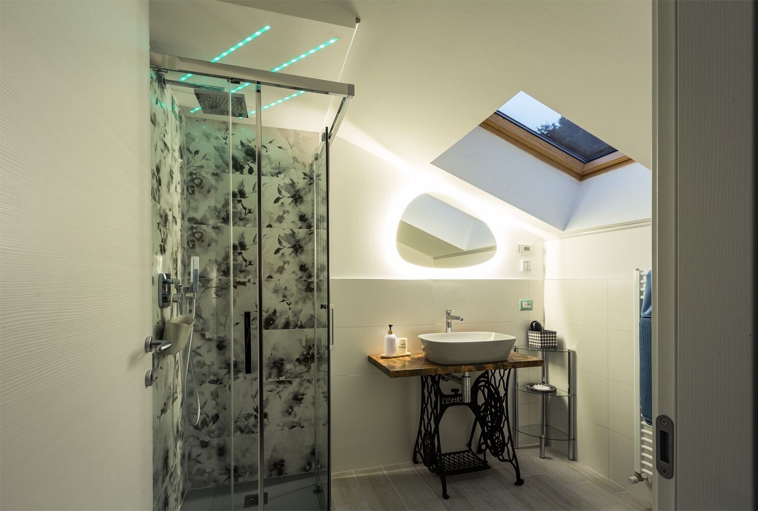 Douche, articles de toilette écologiques, sèche-cheveux, bidet