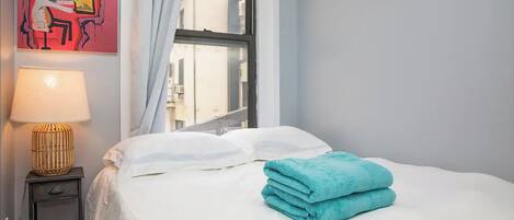4 bedrooms, WiFi (free), bed sheets