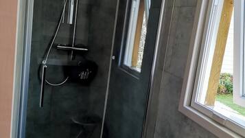 Shower, hair dryer, toilet paper