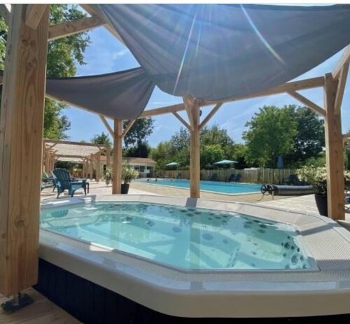 Chalet dans magnifiques camping 4 étoiles au cœur du marais poitevin