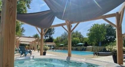 Chalet dans magnifiques camping 4 étoiles au cœur du marais poitevin