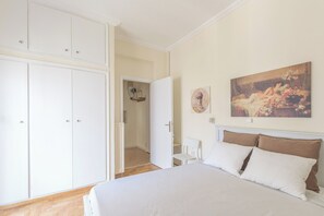 1 bedroom, iron/ironing board, free WiFi, bed sheets - Central Cosy quite 25sm 5th @ balcony over garden near metro (Kesariani)