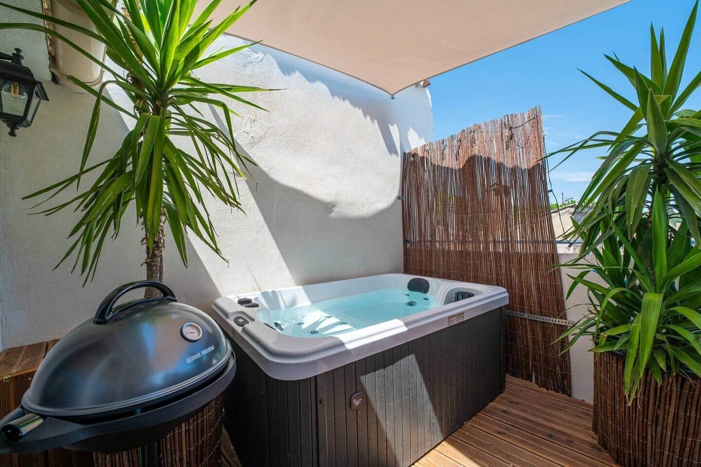 Bain à remous extérieur