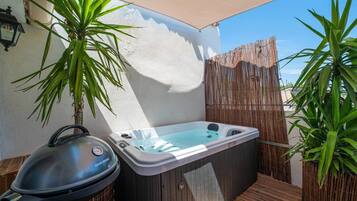 Bain à remous extérieur