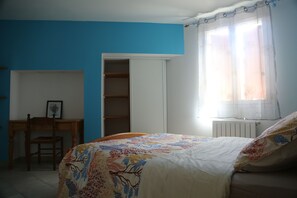 Room - Vrbo Property (Parignargues)