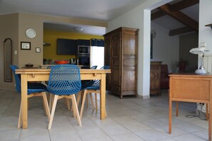 Dining - Vrbo Property (Parignargues)