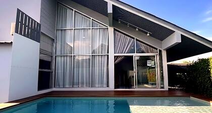 Njoy Pool Villa @Sriracha, 3 BR , Family-Friendly with Kid's Club, 10 guests