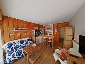 Unclassified image, 3 of 12, button - Studio for 4: You'll be staying with us. (Saint-Lary-Soulan)