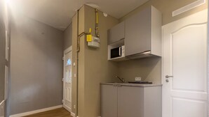 Private kitchen - Modern 2-bedroom apartment with a kitchen (Offenbach)